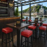Horeca-Houten-Barkruk-SANJA-bordeaux-Kunstleer