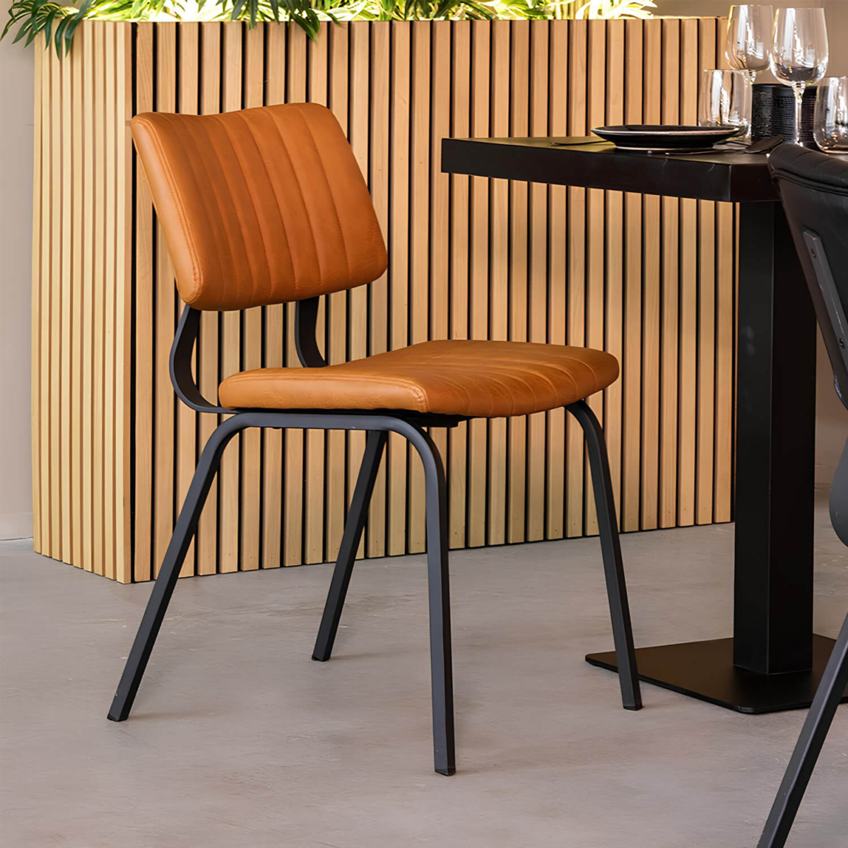 Horeca-Stoel-GUSTO-Cognac-Kunstleer-M
