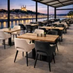 Horeca-Armstoel-FLORE-creme-boucle-model-2