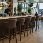 Horeca-Houten-Bar-Armstoel-OMEGA-Bruin-Kunstleer
