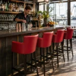 Horeca-Houten-Bar-Armstoel-OMEGA-rood-Kunstleer